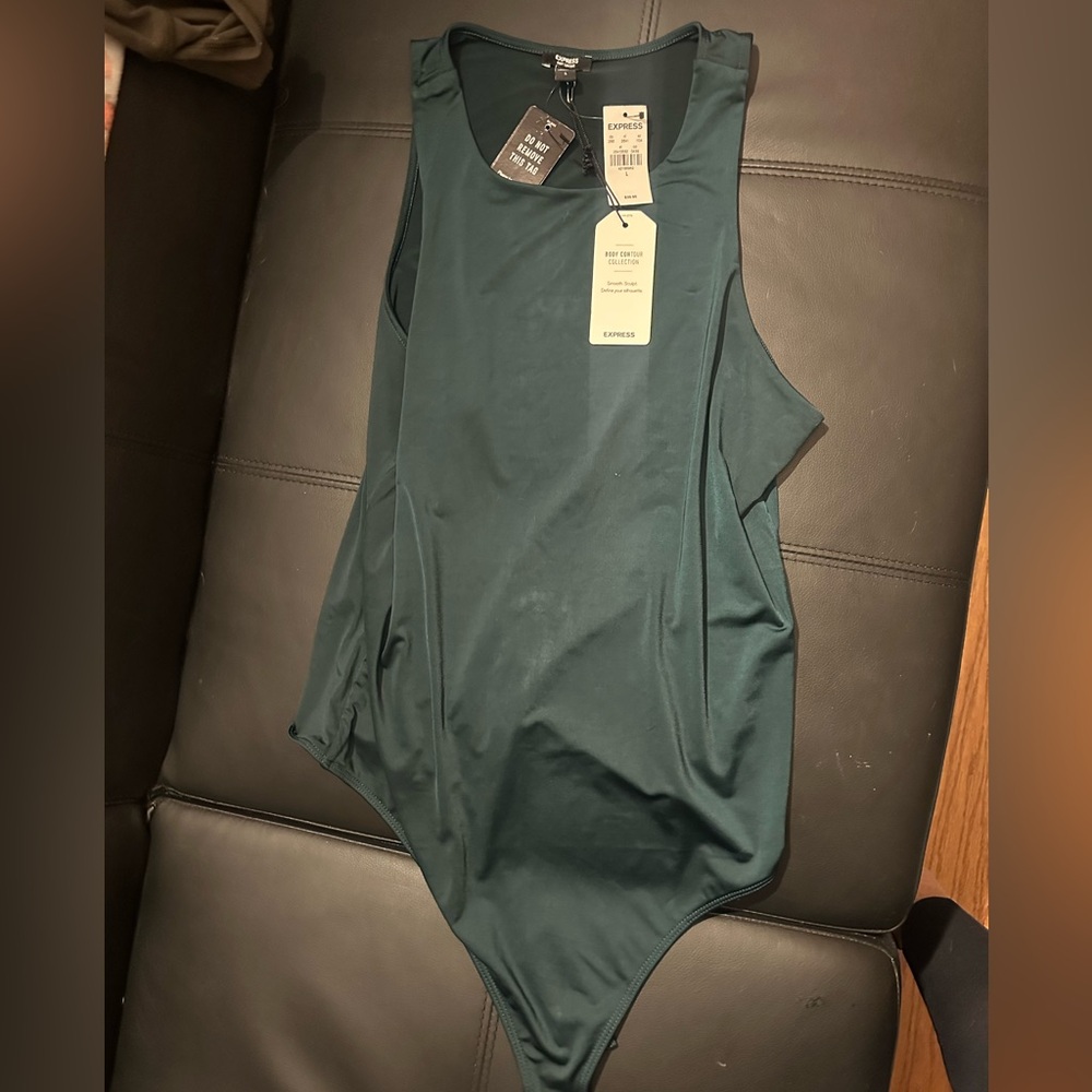 Express body contour top